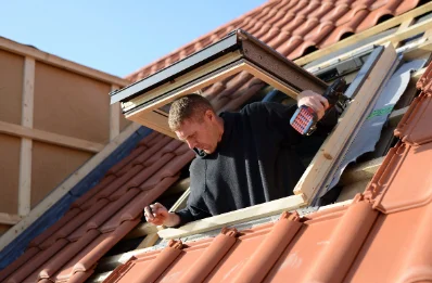 Pose de fenêtres de toit Velux à Leucamp